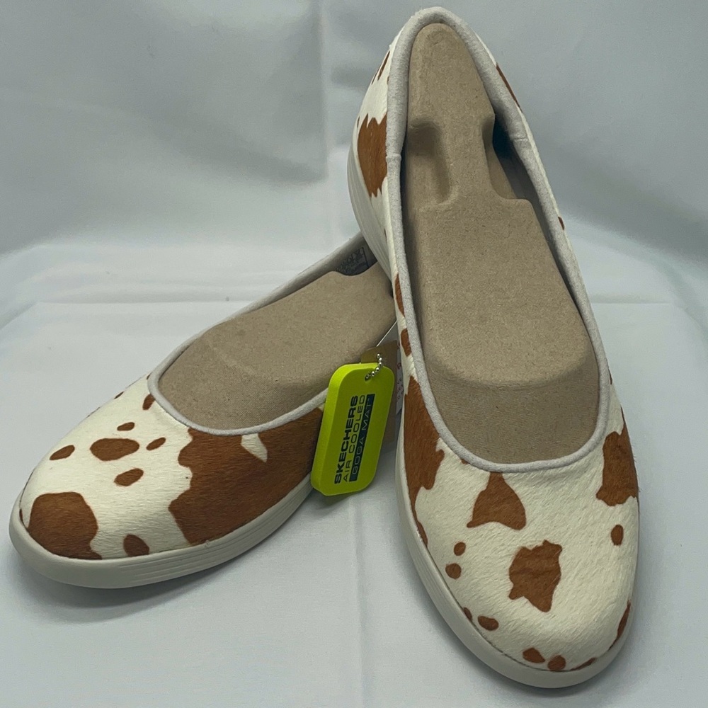 SKECHERS Slip on flats.